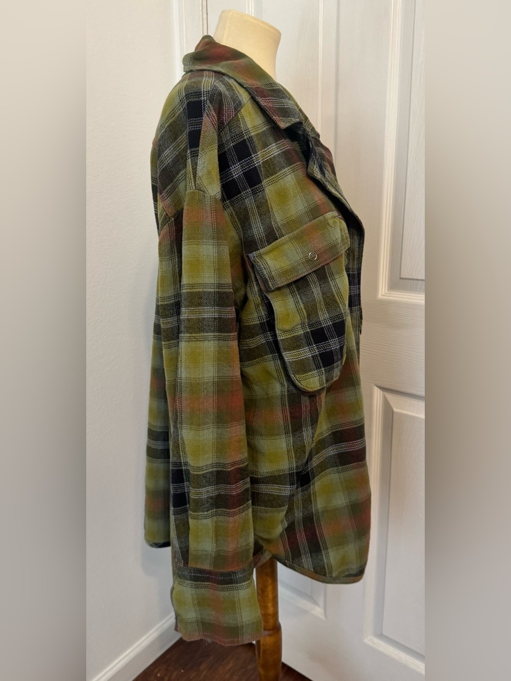 We The Free Izzie Cargo Shirt Plaid Flannel Shacket Grunge Oversized Olive Large - Picture 4 of 11